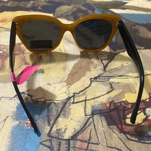 Betsey Johnson Sunglasses - Picture 4 of 6